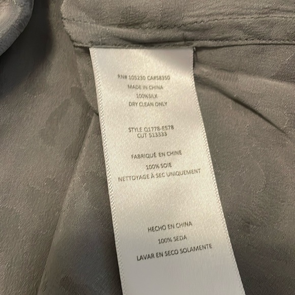 Equipment Adalyn Leopard Silver Sleeveless Blouse - Picture 8 of 8